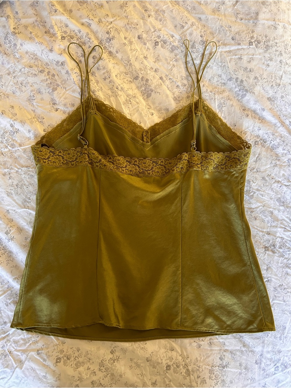 Talbots Petite Olive Green Silk Lace Cami
Size: 10
GUC (Small Stain) - Picture 8 of 16